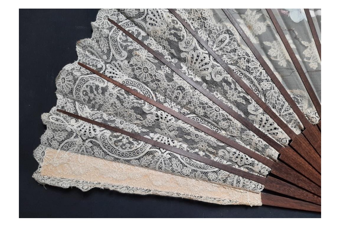 He loves me, he loves me not... Fan circa 1890