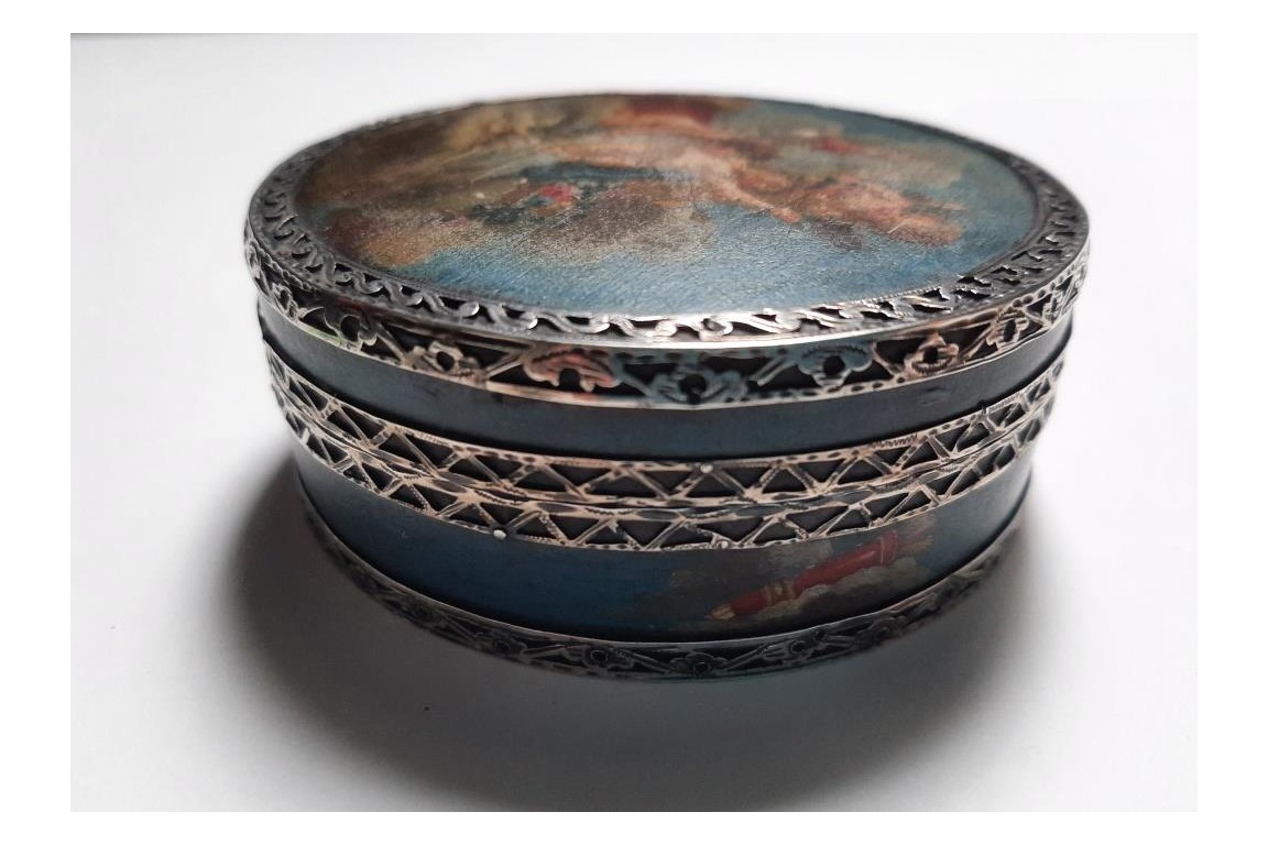 Cherubs playing in a cloud, snuffbox late 18th century