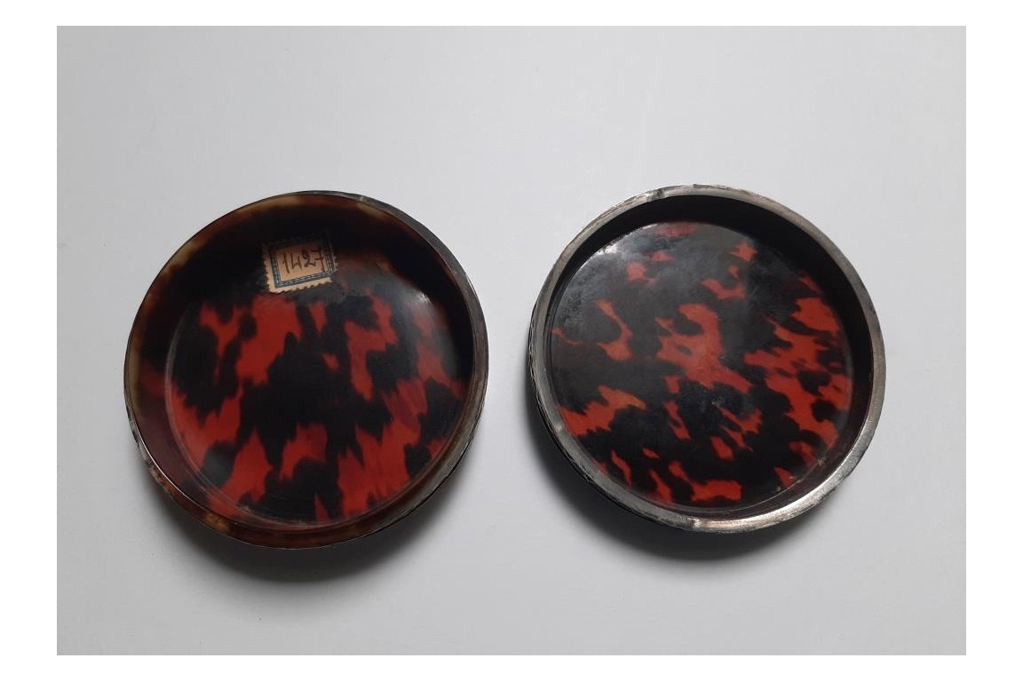 Cherubs playing in a cloud, snuffbox late 18th century
