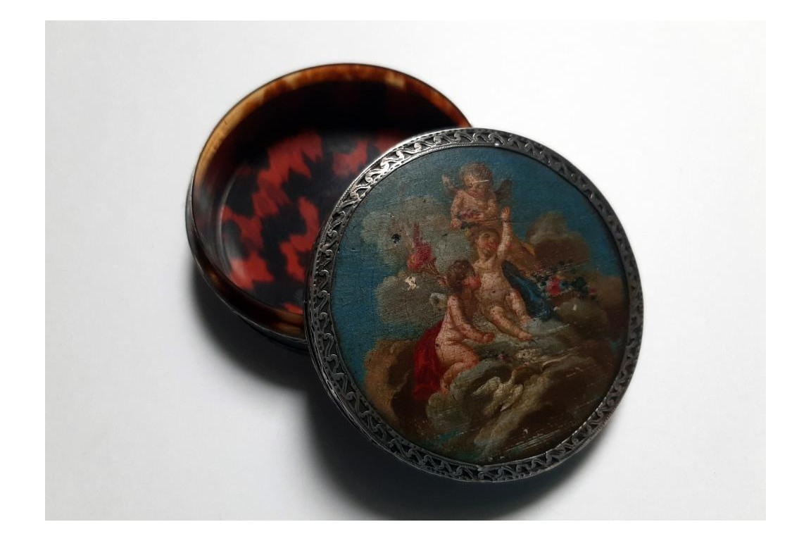 Cherubs playing in a cloud, snuffbox late 18th century