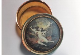 Jupiter taking Io in a cloud,  erotic snuffbox 18th century