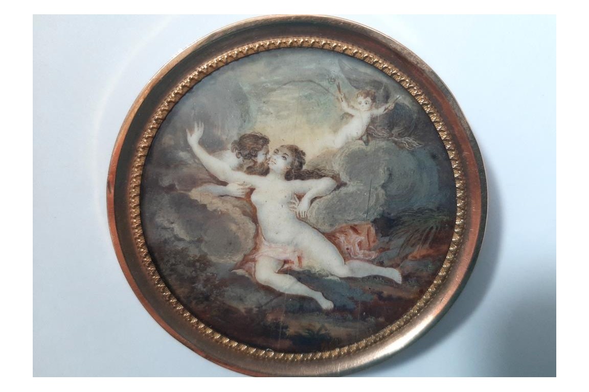Jupiter taking Io in a cloud,  erotic snuffbox 18th century