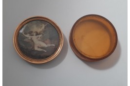 Jupiter taking Io in a cloud,  erotic snuffbox 18th century