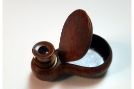 See, smell, taste. Snuffbox lorgnette, late 18th/early 19th century