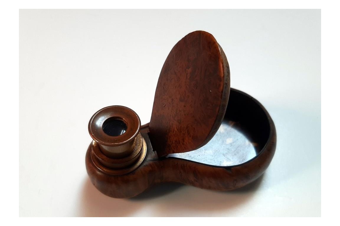 See, smell, taste. Snuffbox lorgnette, late 18th/early 19th century