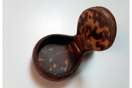 See, smell, taste. Snuffbox lorgnette, late 18th/early 19th century