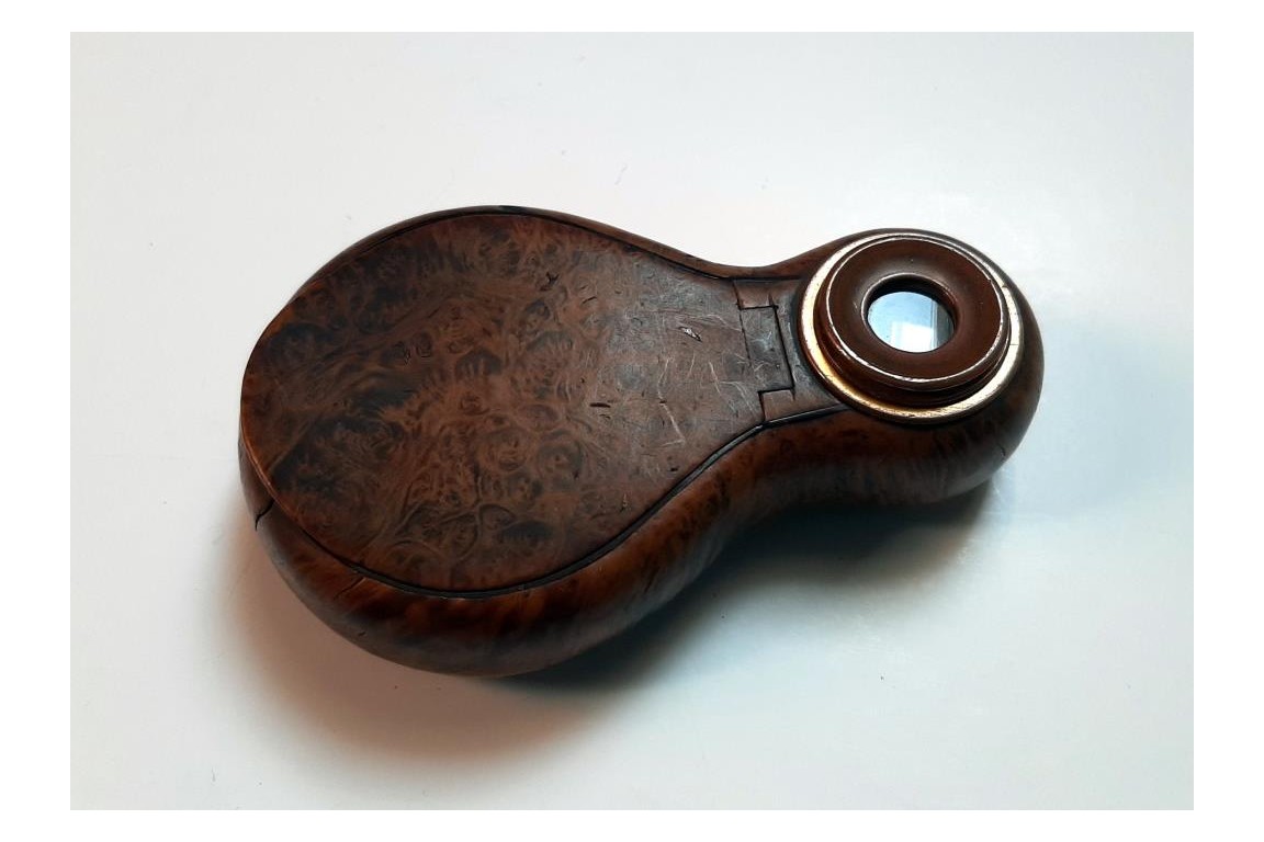 See, smell, taste. Snuffbox lorgnette, late 18th/early 19th century