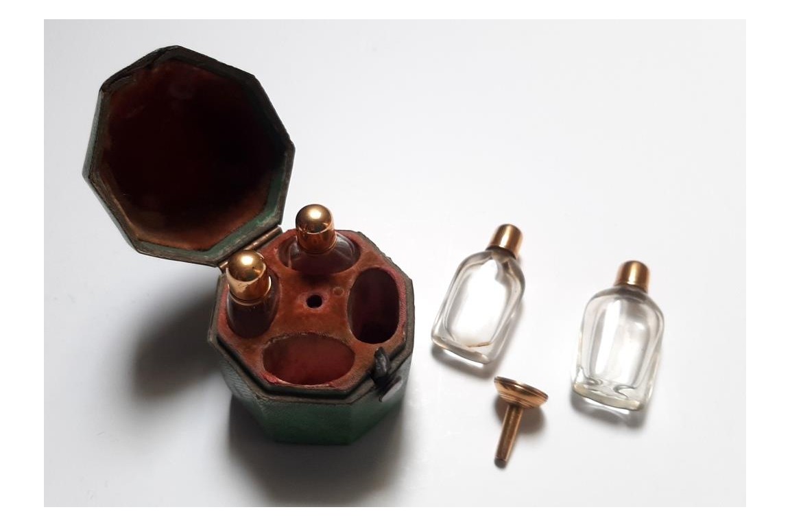 Perfum necessary, late 18th - early 19th century