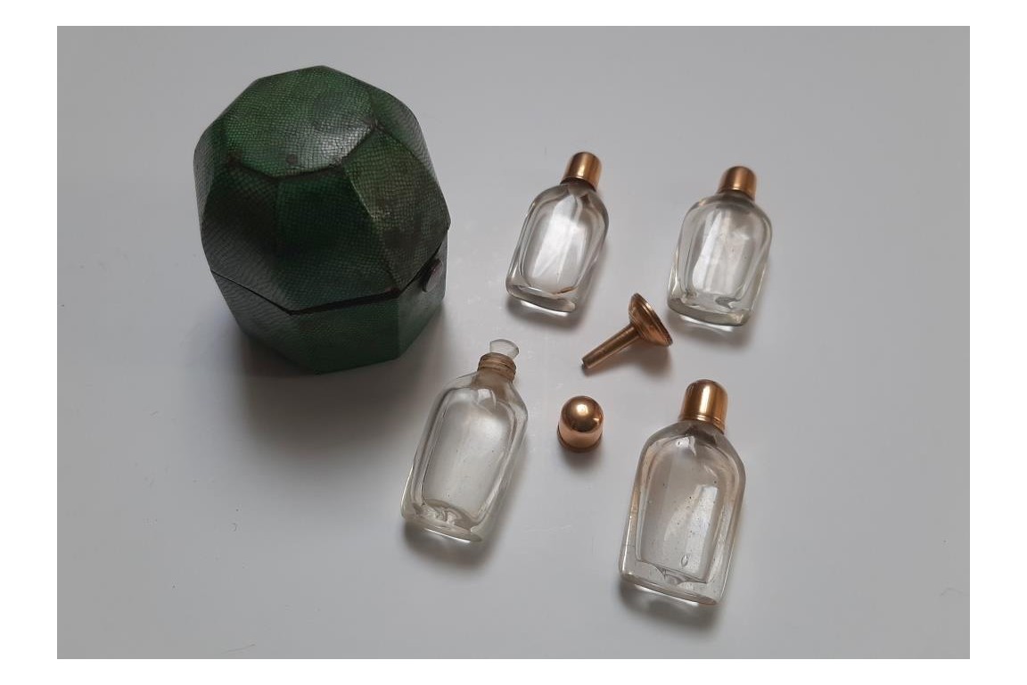 Perfum necessary, late 18th - early 19th century