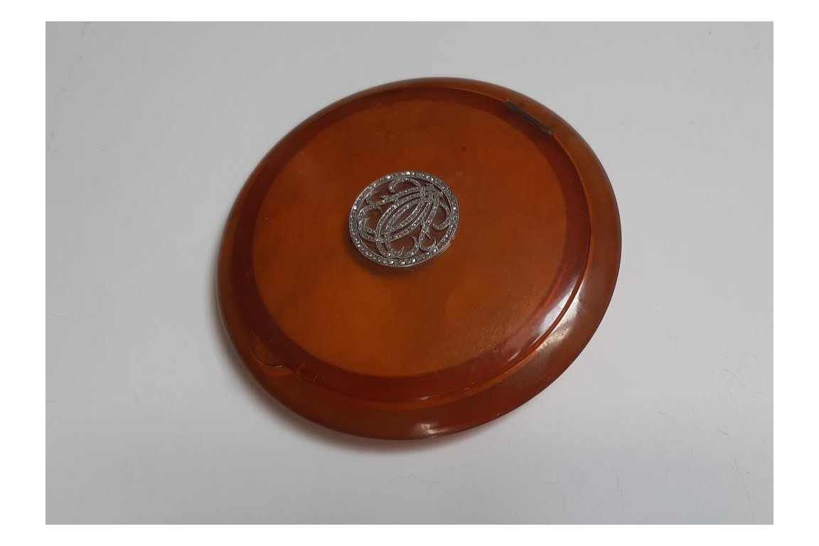 Precious compact, Art Deco period
