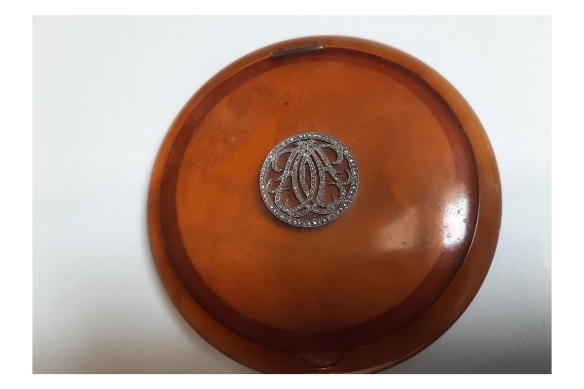 Precious compact, Art Deco period