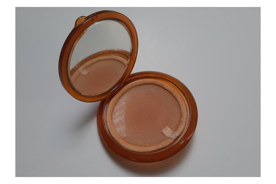 Precious compact, Art Deco period