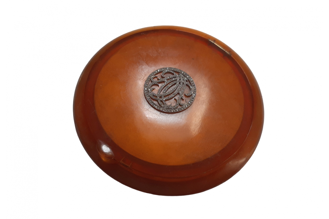 Precious compact, Art Deco period