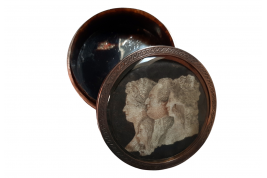 The royal family, snuffbox late 18th century