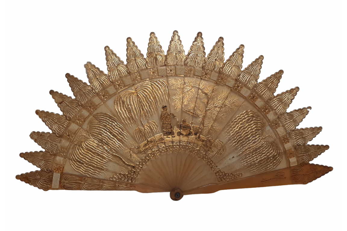 Horn and gold chinoiserie, fan circa 1820--30