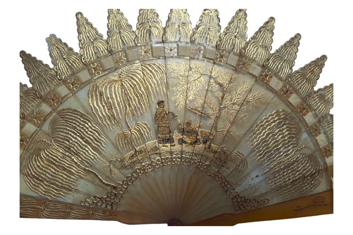 Horn and gold chinoiserie, fan circa 1820--30