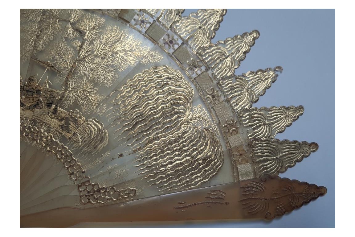 Horn and gold chinoiserie, fan circa 1820--30