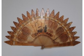 Chinoiserie de corne et d'or, éventail vers 1820--30