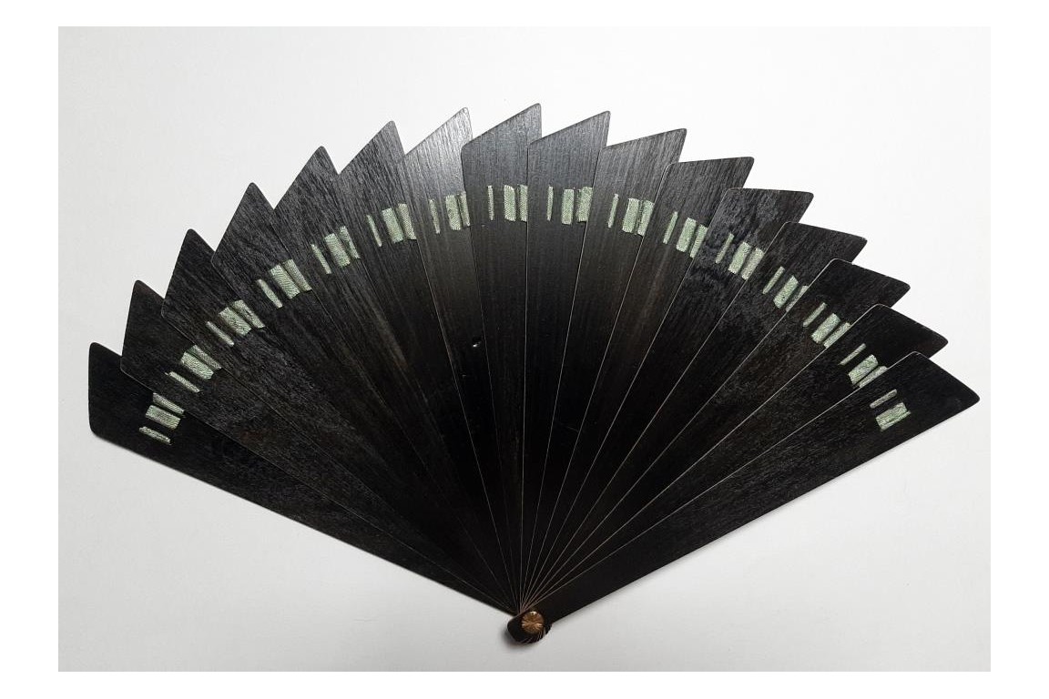 Dotted oblique. Contemporary fan by Alice Perrin, 2000