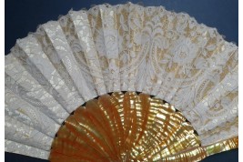Jaune. Éventail vers 1900