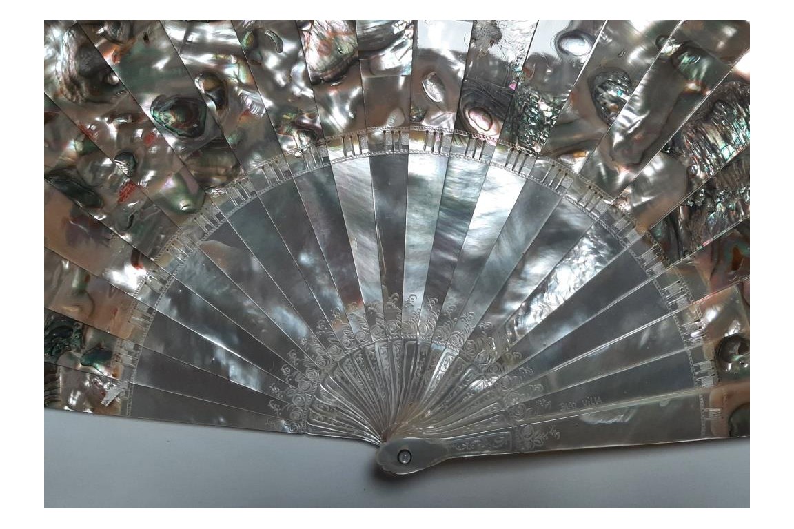 Ocean colors, contemporary fan by Blay Villa