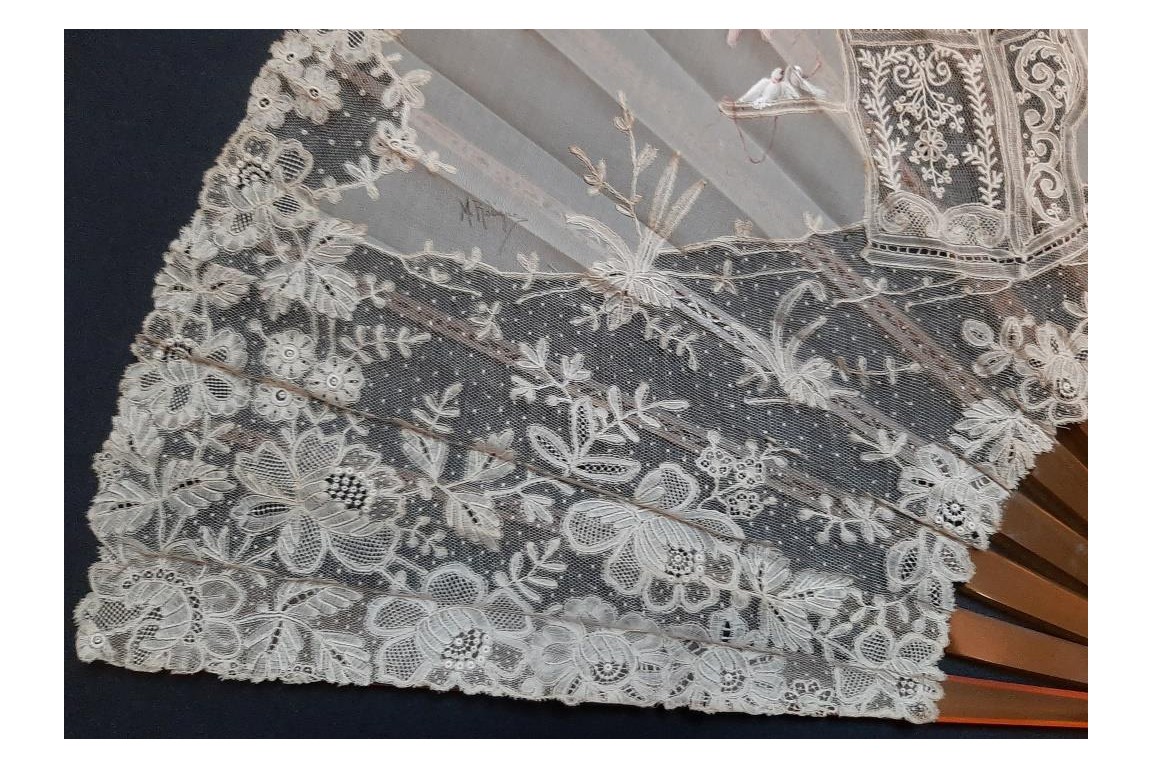 Sedan chair by Rodigue. Lace fan, circa 1890-95