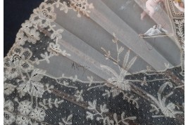 Sedan chair by Rodigue. Lace fan, circa 1890-95