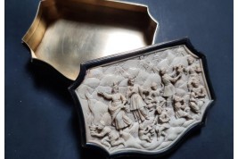 Moses Striking Water from the Rock, 18th century snuffbox