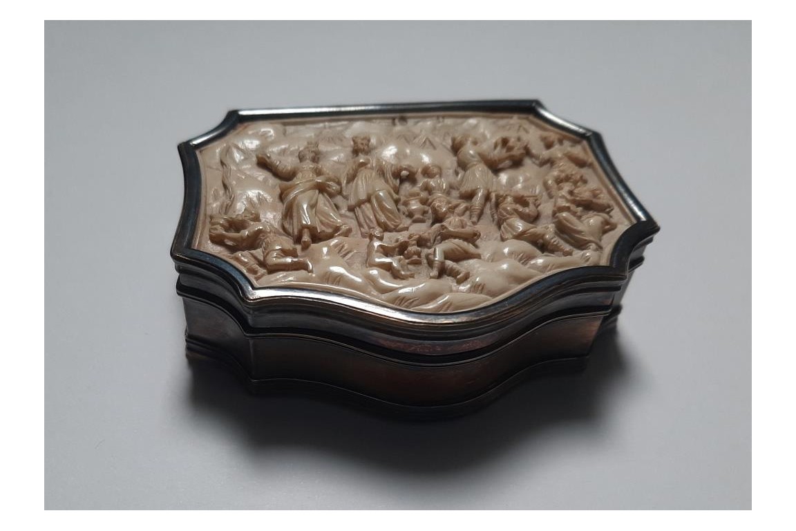 Moses Striking Water from the Rock, 18th century snuffbox