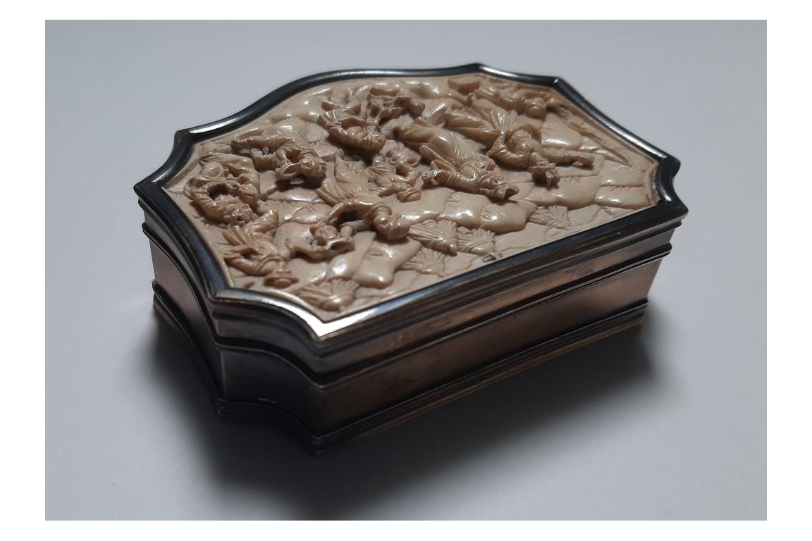 Moses Striking Water from the Rock, 18th century snuffbox