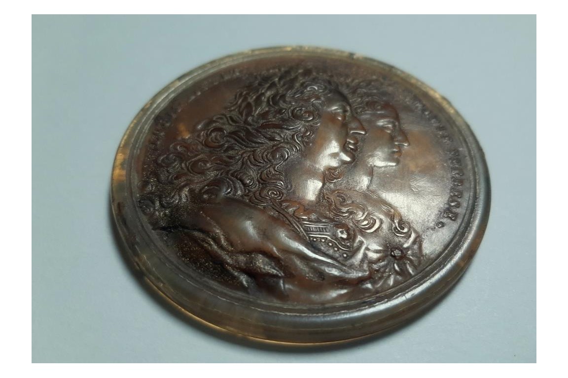 Louis XIV et Marie-Thérèse, médaillon XIXème siècle