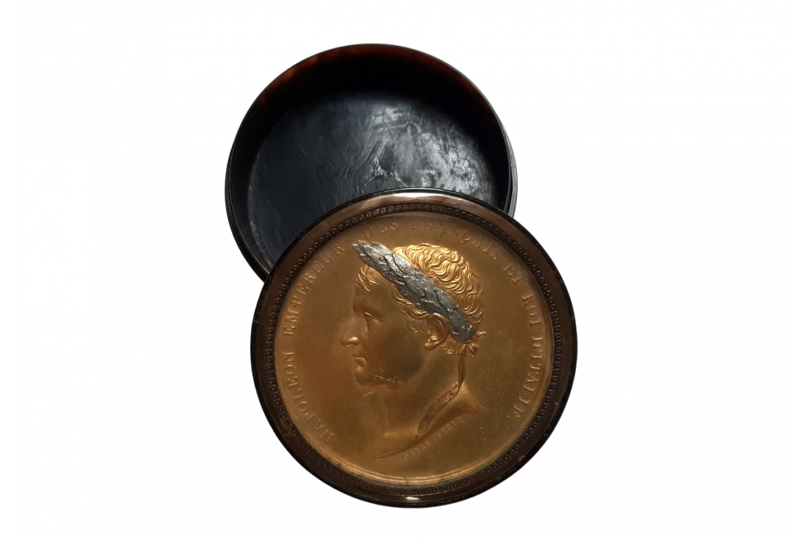 Napoleon, Emperor of the French and King of Italy. Early 19th century snuffbox
