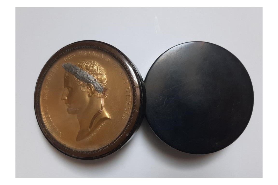 Napoleon, Emperor of the French and King of Italy. Early 19th century snuffbox
