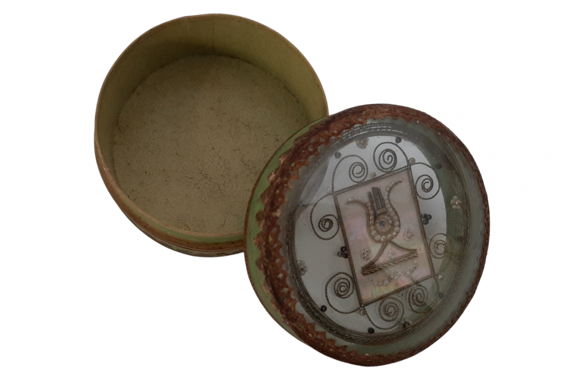 Lyre-guitar, confectionery box, first third of the 19th century