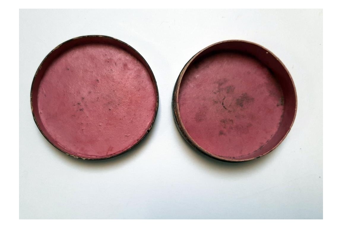 Music charms every moment, praline box circa 1825