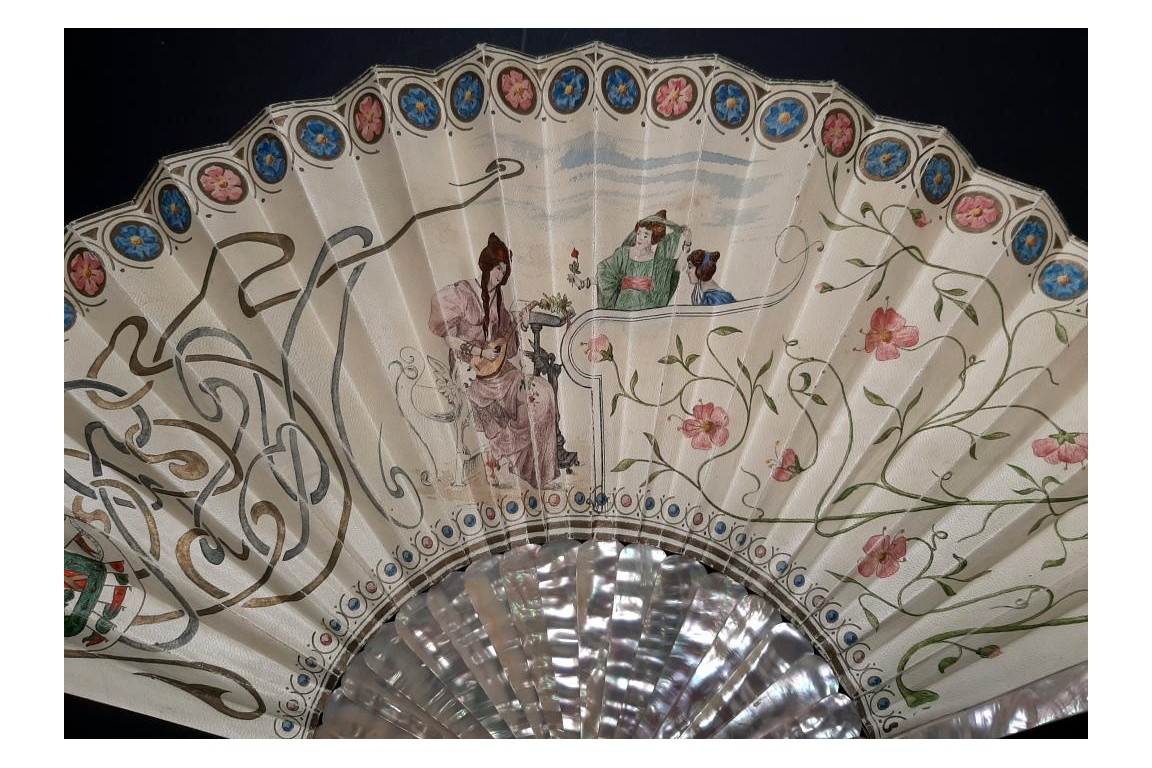 Mandolin player, Art Nouveau fan