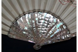 Mandolin player, Art Nouveau fan