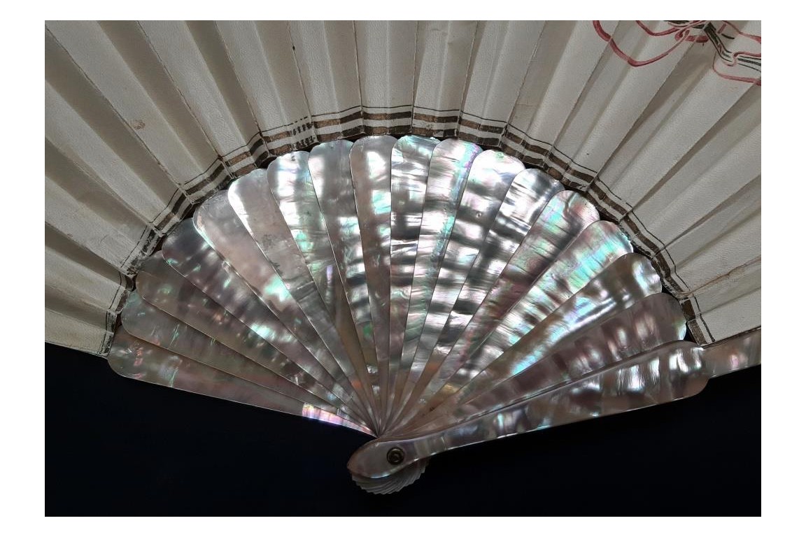 Mandolin player, Art Nouveau fan