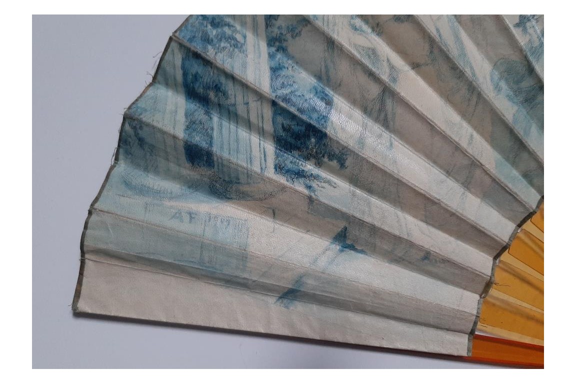 Loïe Fuller dansant dans un jardin bleu, éventail de 1909