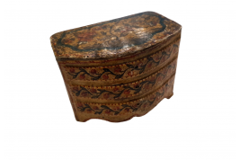 Small chest of drawers. 18th century box. Italy ?