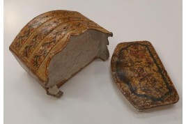 Small chest of drawers. 18th century box. Italy ?