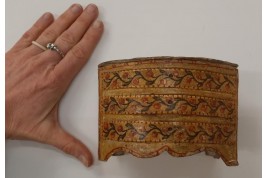 Small chest of drawers. 18th century box. Italy ?