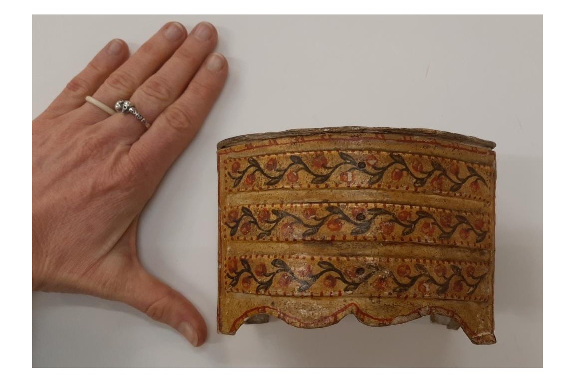 Small chest of drawers. 18th century box. Italy ?