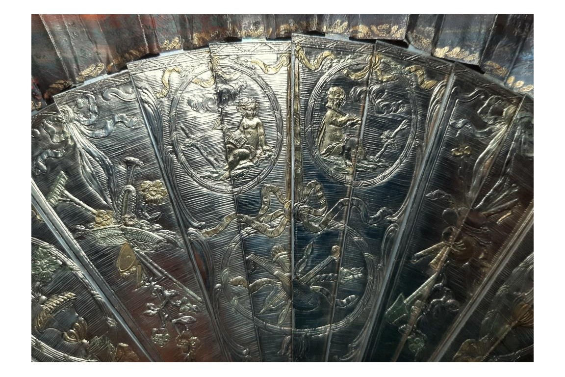 L'amour naissant, éventail d'époque Louis XV