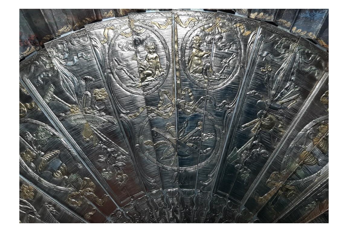 L'amour naissant, éventail d'époque Louis XV