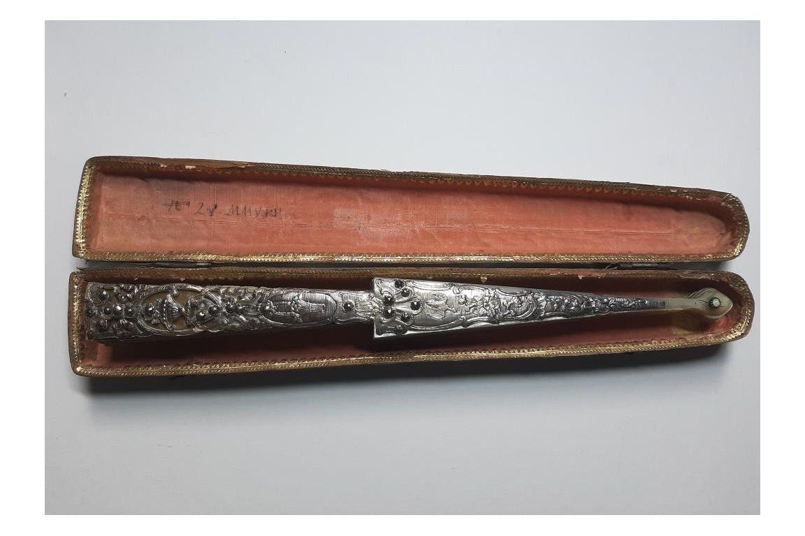 L'amour naissant, éventail d'époque Louis XV