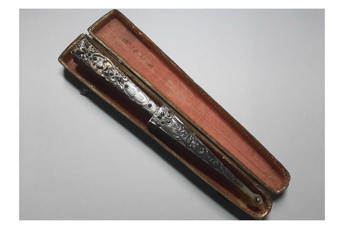 L'amour naissant, éventail d'époque Louis XV