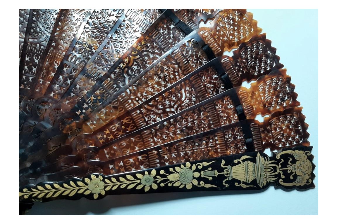 Chinese bats, 19th century fan