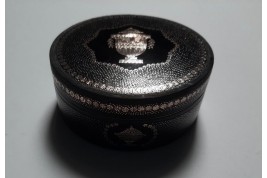 The urns, late 18th century snuffbox