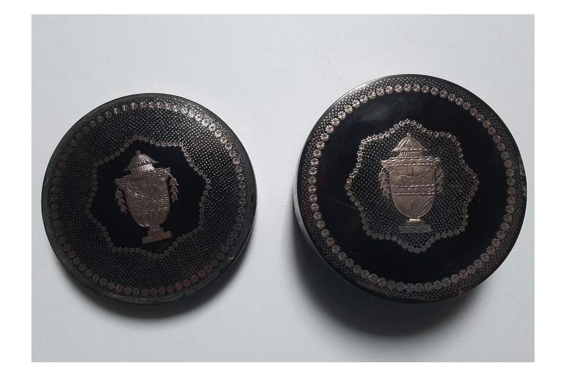The urns, late 18th century snuffbox
